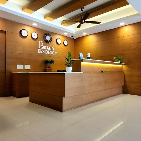 Js Grand Residency Hotel Palakkad Buitenkant foto