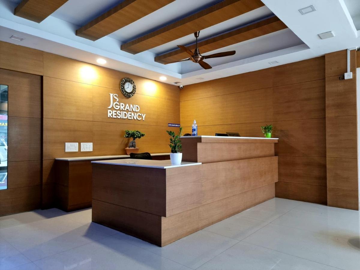 Js Grand Residency Hotel Palakkad Buitenkant foto