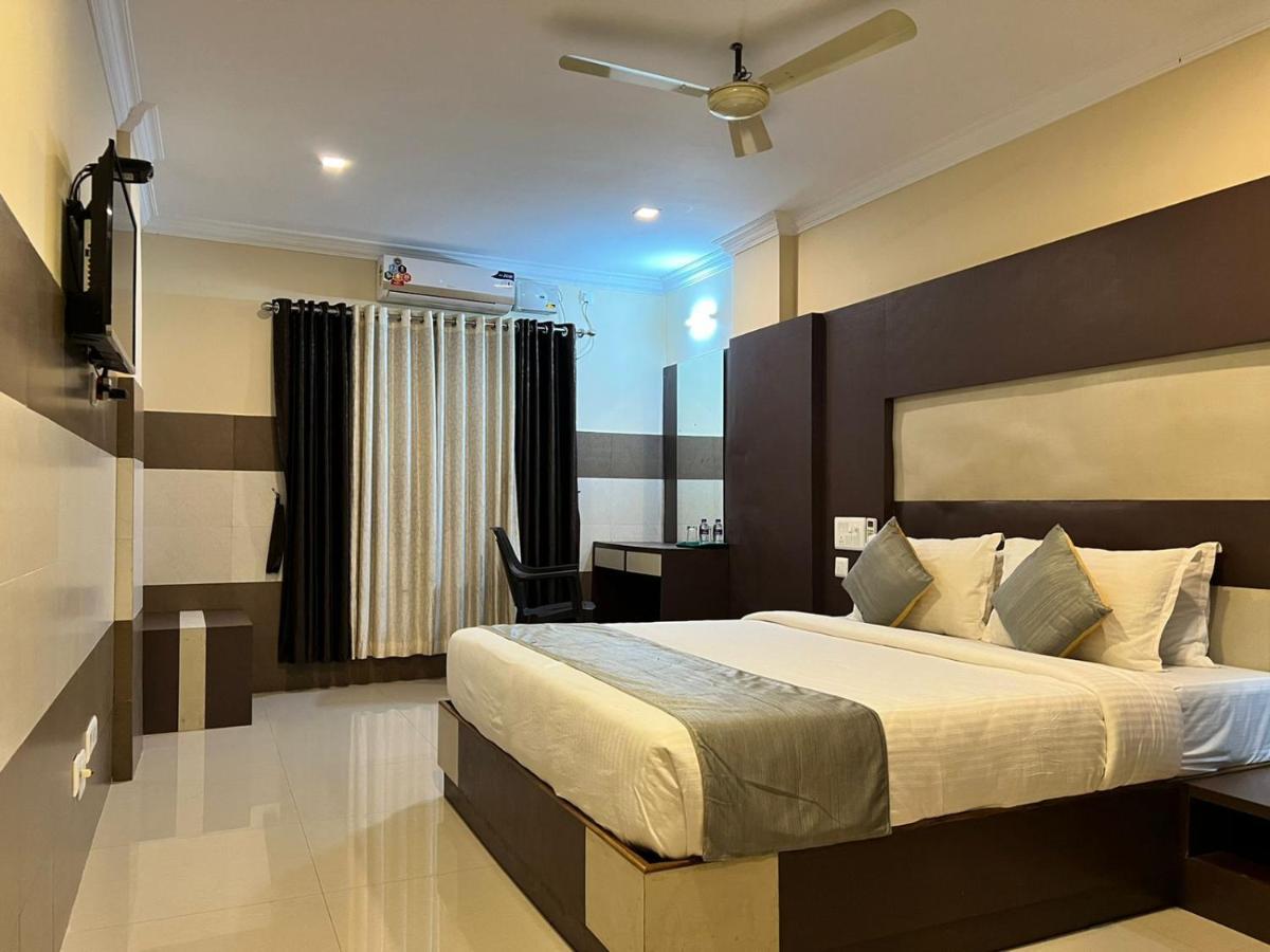 Js Grand Residency Hotel Palakkad Buitenkant foto